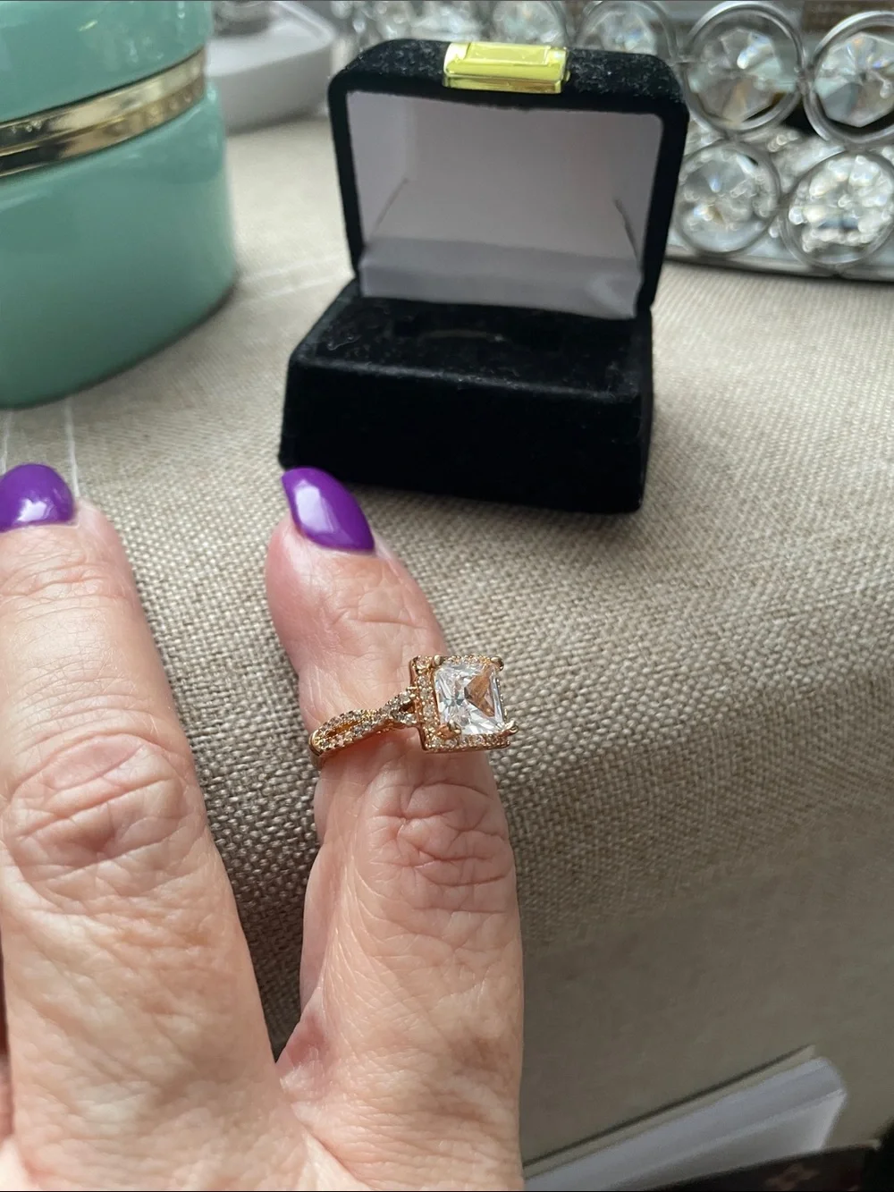 ✨Gold Halo Cushion-Cut Engagement Ring with Clear Center Stone Size 6.5✨NEW